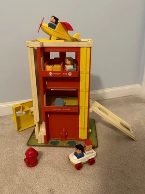 Винтаж 1973 Playskool Спасательный Центр Номер 470 Самолет и фигурки включены  - Изображение 1 из 4