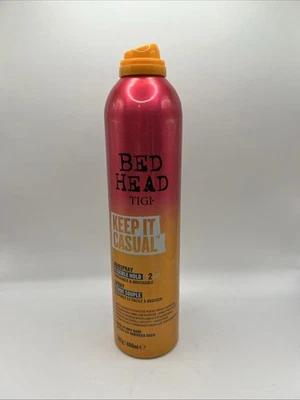 Laca para el cabello Bed Head de TIGI Keep It informal unisex de sujeción flexible, 12,1 oz Foto 1 de 2