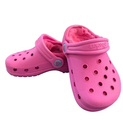 Zuecos Skechers para niñas pequeñas con encanto de corazón forrados en rosa talla: 6 (USADOS EN EXCELENTE ESTADO) Foto 1 de 4