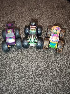 Hot Wheels Monster Jam x3 Bundle Psychedelic Vw, Bad News Travels & Grave Digger - Picture 1 of 17