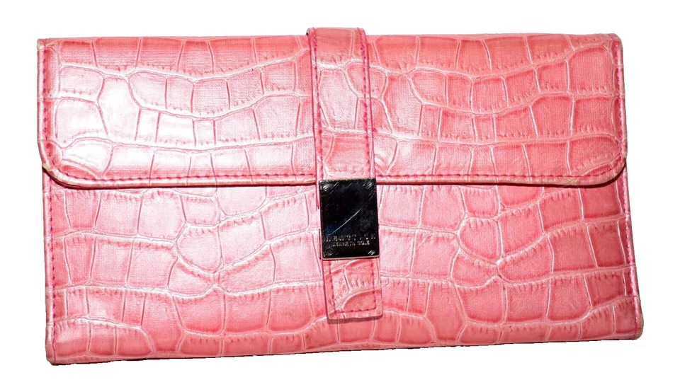 Cartera organizadora Kenneth Cole Reaction rosa cocodrilo imitación cuero en relieve Foto 1 de 4