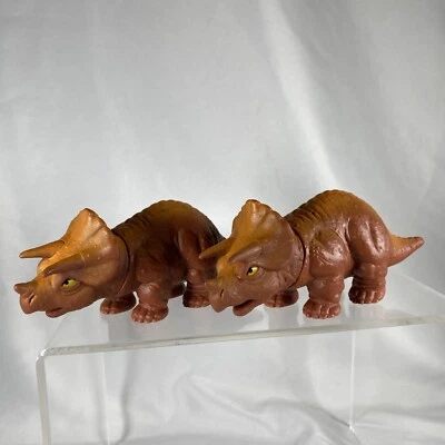 Lote de 2 Figuras Playskool Definitivamente Dinosaurios De Colección Wendys 1988 Triceratops Foto 1 de 4