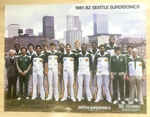 1981-82 Seattle Supersonics Team Poster / Fred Jack Lenny Wilkens Gus / 17"x22" - Bild 1 von 3