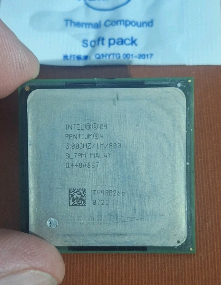 CPU 478 PENTIUM 4 3.0 GHZ 1MB FSB 800 SOCKET LGA PROCESSORE PC DESKTOP SOCKET - Immagine 1 di 1