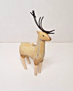 Elegante adorno decorativo de reno de cerámica esmaltada con astas de metal - Imagen 1 de 8