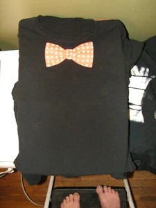 Red Bow Tie / Black T-Shirt Adult Small Used - Picture 1 of 1