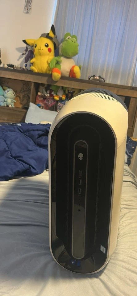 Alienware Aurora R9 (Windows11), 32GB RAM, Intel core i7-9700K, 8GB GPU, 2TB HDD - Image 1 of 4