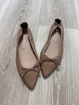 Zapatos planos de cuero beige para mujer L. K. Bennett 36 EE. UU. 6 Foto 1 de 4