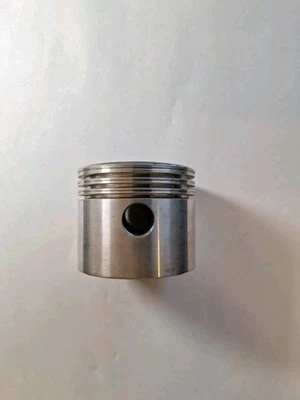 Motor cortacésped genuino NOS OMC pistón de 3 anillos. Parte 603040 Foto 1 de 3