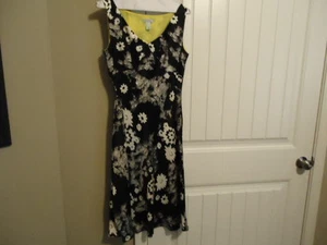 Citrine Black White silk floral print dress sz 8 with yellow lining & hidden Zip - Picture 1 of 6