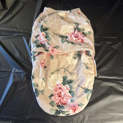 Mantas y más allá bolsa de pañales con estampado floral para bebé 0-6 meses Foto 1 de 4