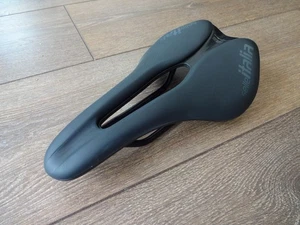 SILLA DE MONTAR SELLE ITALIA NOVUS BOOST EVO SUPERFLOW - RIELES DE MANGANESO - 145 x 245MM - Imagen 1 de 13