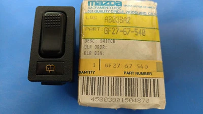 Interruptor limpiaparabrisas ventana trasera Mazda 626 HatchBack (GF27-67-540) **NLA** 1986 y 1987  Foto 1 de 3