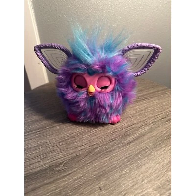 Juguete interactivo de felpa púrpura Furby Tye Dye 2023 probado funciona usado Foto 1 de 2