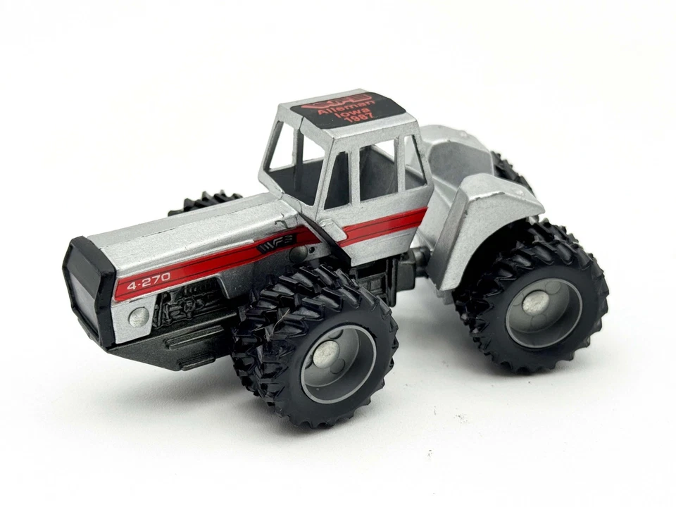 1/64 White 4-270 4WD Tractor With Duals - Image 1 of 1