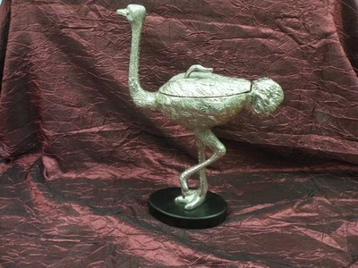 Plato ZGallerie Resina Plata Avestruz Decoración/Nogal/Dulces 13x10 Coleccionable (Usado) Foto 1 de 3