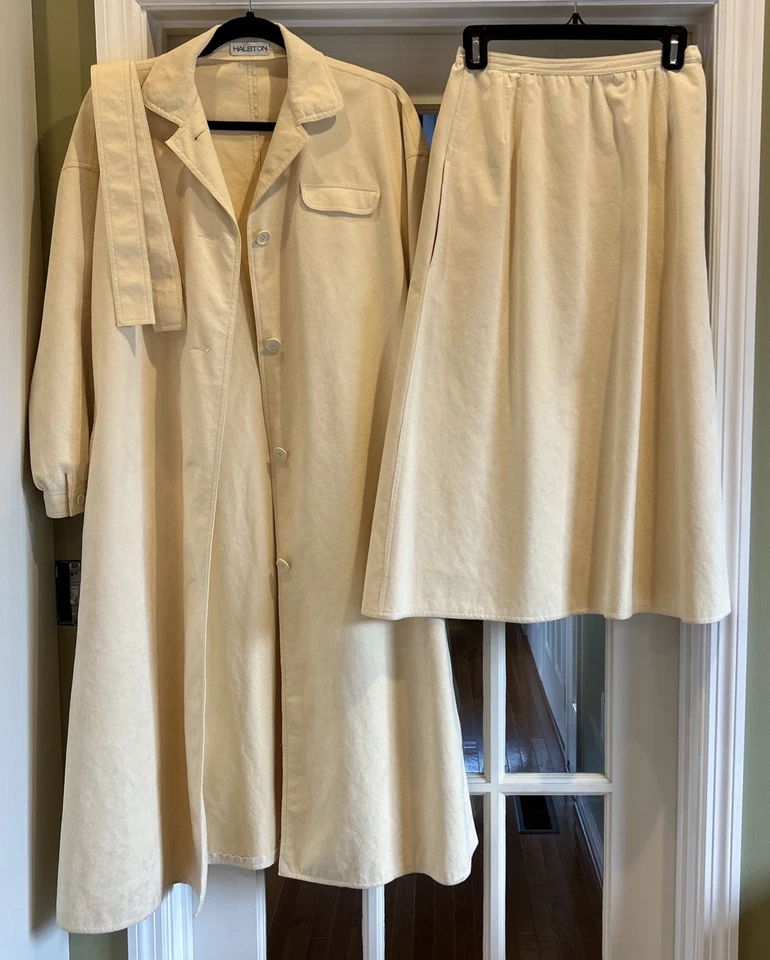 Conjunto Halston Vintage-Abrigo Ultragamuza Crema Con Cinturón Y Falda A Juego Años 70 Foto 1 de 4