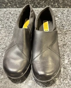 Clarks Women's Slip Resistant Shoes Slip On Size 8 Black - Picture 1 of 7