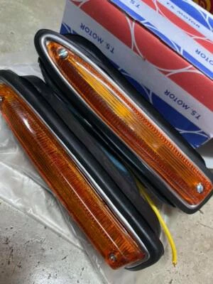 DATSUN 510 520 521 1600 BLUEBIRD FRONT SIDE MARKER LIGHTS LAMPS - Изображение 1 из 4