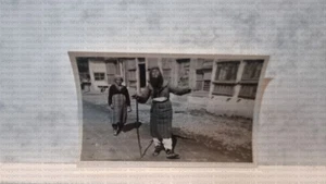 WW2 Refugees - A065-19 - Picture 1 of 2