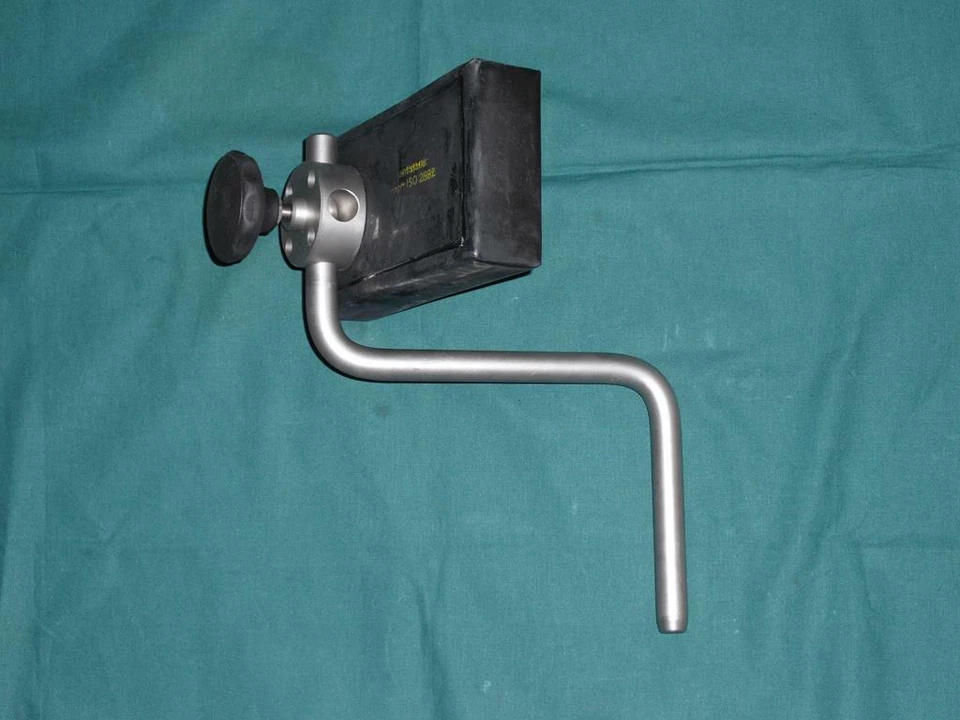 Jörg & Sohn 6111-41-00 OP-Tisch shoulder,side support,height adj. Seitenstützen - Bild 1 von 1