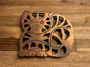 De colección Cobre Hierro Fundido Remache Gato Colgante de Pared Plato Caliente Soporte para Olla Granja 1995 - Imagen 1 de 5
