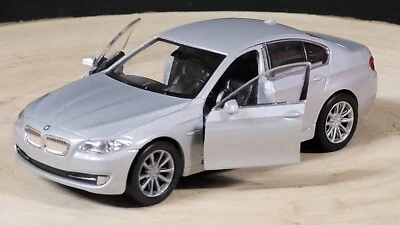 BMW 535 i , MODELLAUTO VON WELLY , TOP , SILBER , 1 : 38 , NEU