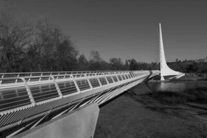 Die Sonnenuhrenbrücke in Turtle Bay Redding von Carol Highsmith Giclée-Kunstdruck - Bild 1 von 3