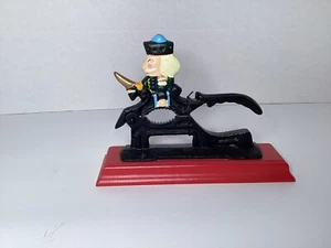 Nussknacker aus Gusseisen mit Standfuß - Bild 1 von 2