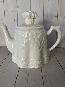 BUTLER'S PANTRY  LENOX PORCELAIN ROSES TEAPOT WITH LID 6.75" HIGH - Picture 1 of 8