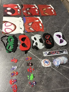 Spiderman Themed Party Gift Boxes Masks Key Chains Badges Stickers Set of 10 - Picture 1 of 5