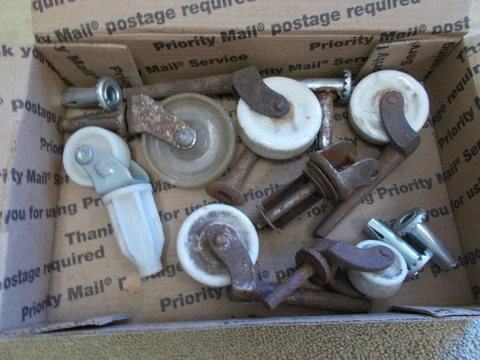 VINTAGE LOT WHITE GLASS PLASTIC PARTS ONLY UNTESTED CASTER WHEELS Cover