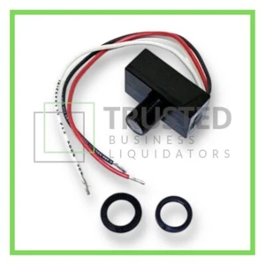 Hubbell PBT-1 Photocontrol Sensor 120 VAC 1200 Watt - Outdoor Lighting Control - Picture 1 of 4