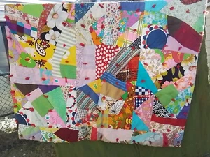 Vintage 70er Jahre Crazy Retro Quilt 46" x 83" coole Stoffe ansehen! - Bild 1 von 24