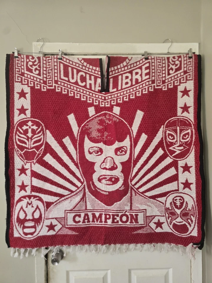Poncho Lucha Libre Campeón Reversible Diseño Lucha Mexicana Rojo y Blanco Foto 1 de 2