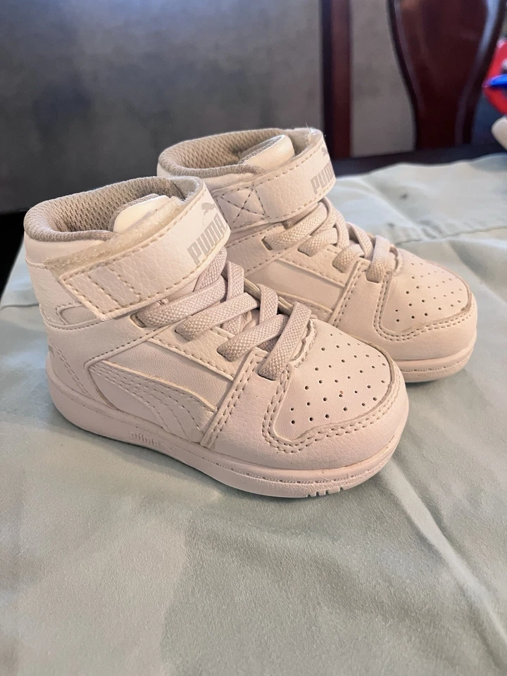 Zapatillas altas PUMA blancas para niños pequeños talla 3 Foto 1 de 4