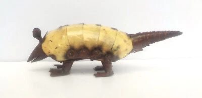 ESCULTURA ARMADILLO ARTE METAL 8 1/2" LARGO PATIO ARTE ANIMAL FIGURA BLANCA Foto 1 de 4