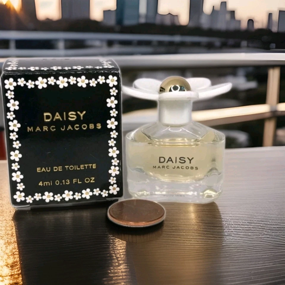 Marc Jacobs Daisy *MINI* Perfume Eau de Toilette Dabber 0,13 oz/4 ml Nuevo en Caja Foto 1 de 1