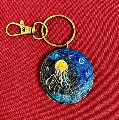 Llavero de medusas pintado a mano - arte de rebanadas de madera, océano azul, broche de bronce Foto 1 de 4