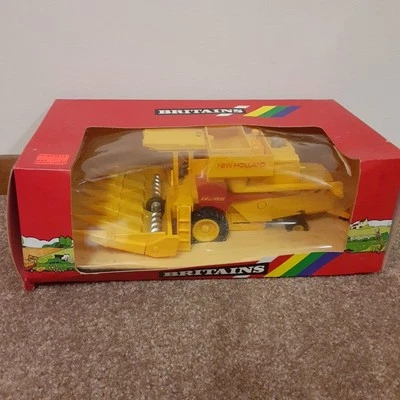 NOS BRITAINS # 9571 Combine Harvester NEW HOLLAND TR85 Maize Head 1:32 England  - Image 1 of 4