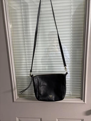 Bolso Bandolera Cuero Fossil Cartera Negro Llavero Dorado Edición No. 1954 Foto 1 de 4