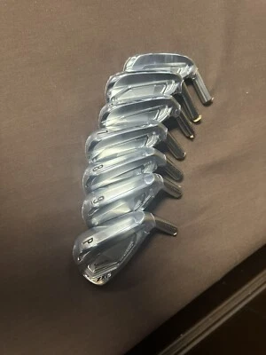 2025 Srixon ZXi5 4-PW, NEW Right Handed HEADS ONLY - Image 1 of 4