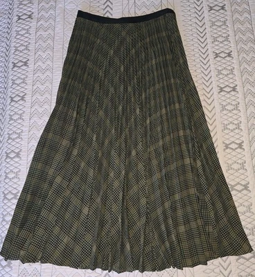 Uniglo Pleated Midi Plaid Skirt Size Medium EUC - Image 1 of 4