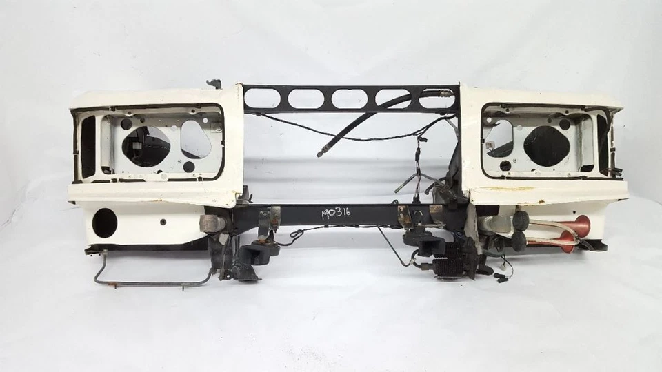 Soporte de núcleo de radiador Spur II 6,8 corte delantero OEM 1991 Rolls Royce Silver Spur Foto 1 de 4