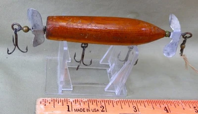 Isca giratória de cedro histórica J. Lester Boorse para Charles K. Fox "Pocano" LEIA - Imagem 1 de 4