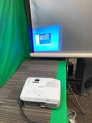 Epson 97H / H688A MEDIUM THROW Projector 3500 lumens LOW LAMP HRS. * - Image 1 of 4