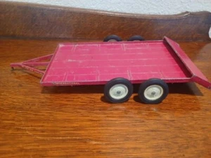 Vintage ERTL Low Bed International Flatbed Trailer 1/16 Scale Red w/ white tires - Picture 1 of 14