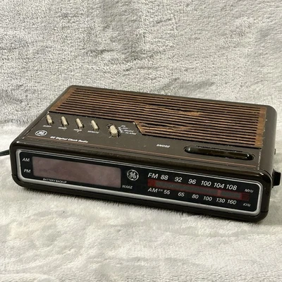 Radio Reloj Digital GE De Colección General Electric 7-4612B AM/FM Snooze -Probado- Foto 1 de 4