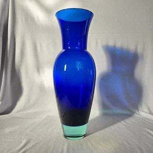 Jarrón de vidrio vintage Royal Copenhagen Holmegaard azul cobalto base cian-aqua, ¡usado en excelente estado! - Imagen 1 de 6