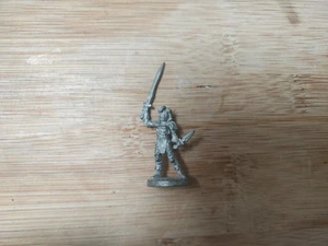 Ral Partha IJ AD&D 11-010 Paladins Paladin Female Sword and Dagger TSR Metal OOP - Picture 1 of 11